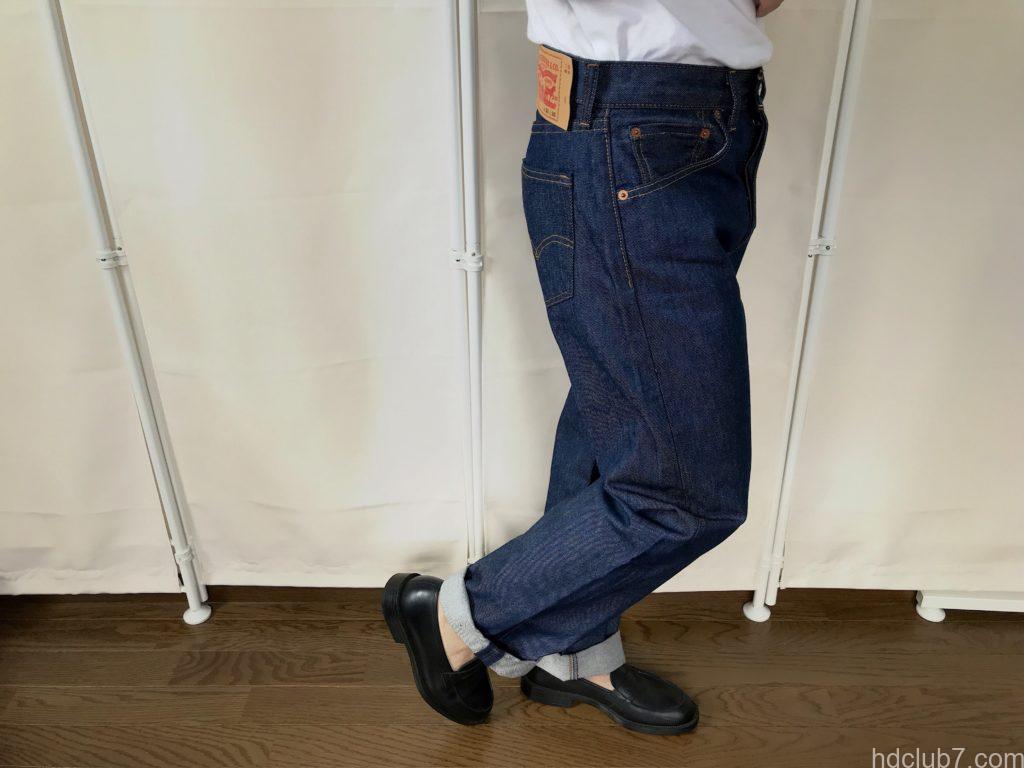 リーバイス501シュリンクトゥフィットの新品時の着用画像