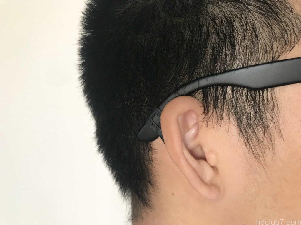 耳の高さの違いをメガロックVでフレーム調整されたメガネ