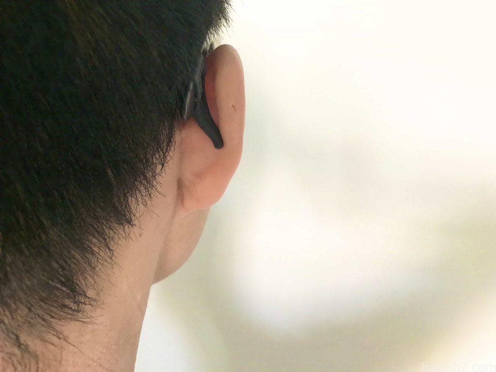 耳の高さの違いをメガロックVでフレーム調整されたメガネ