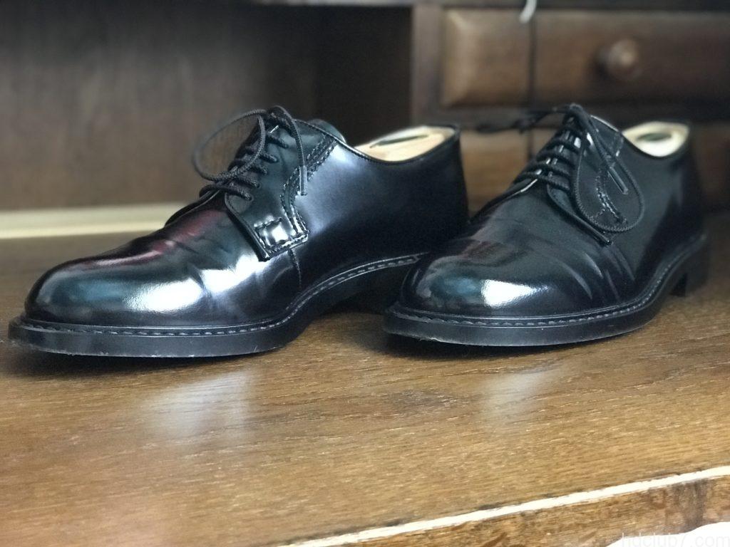 3ヶ月履いたハルタのプレーントゥシューズ(ガラスレザー)に手入れ前後の比較