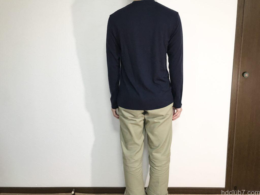 163cm/58kgの男性が着たアイスブレーカーのメリノウールTのシャツ「テックライトロングスリーブポケットクルー」のサイズ感
