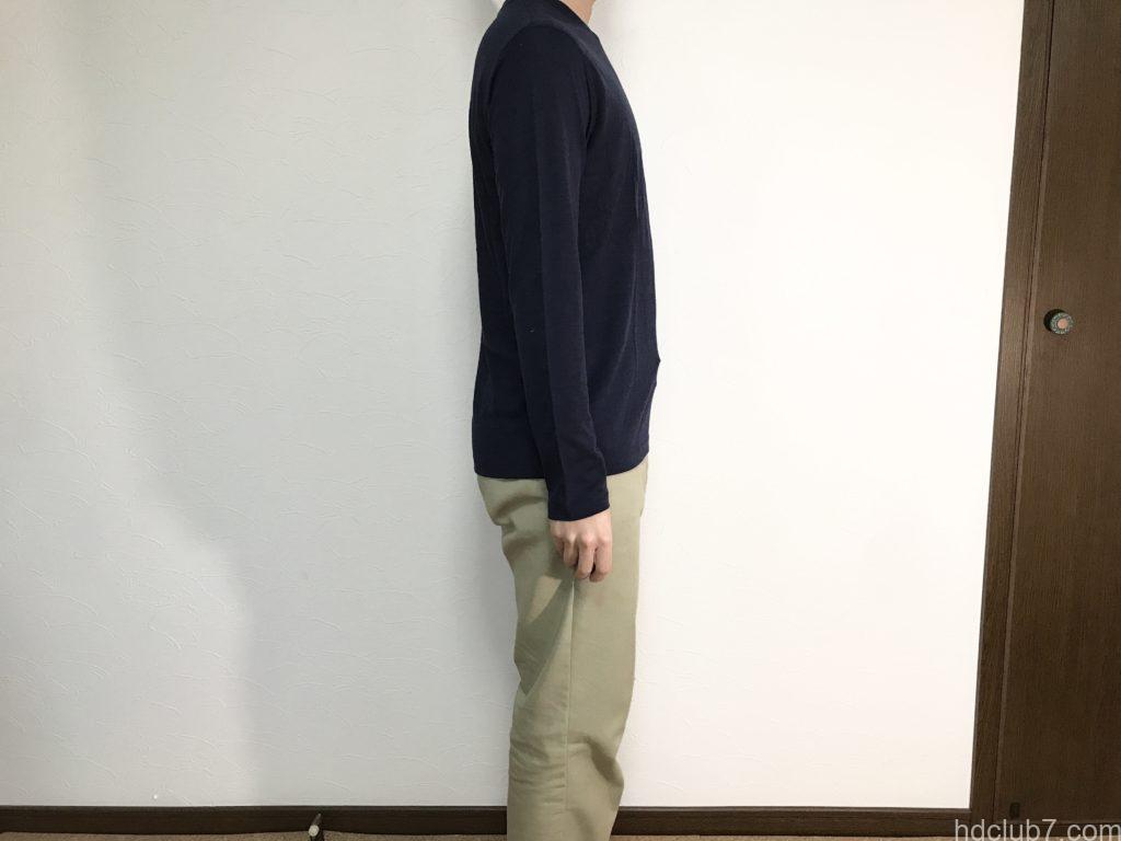 163cm/58kgの男性が着たアイスブレーカーのメリノウールTのシャツ「テックライトロングスリーブポケットクルー」のサイズ感