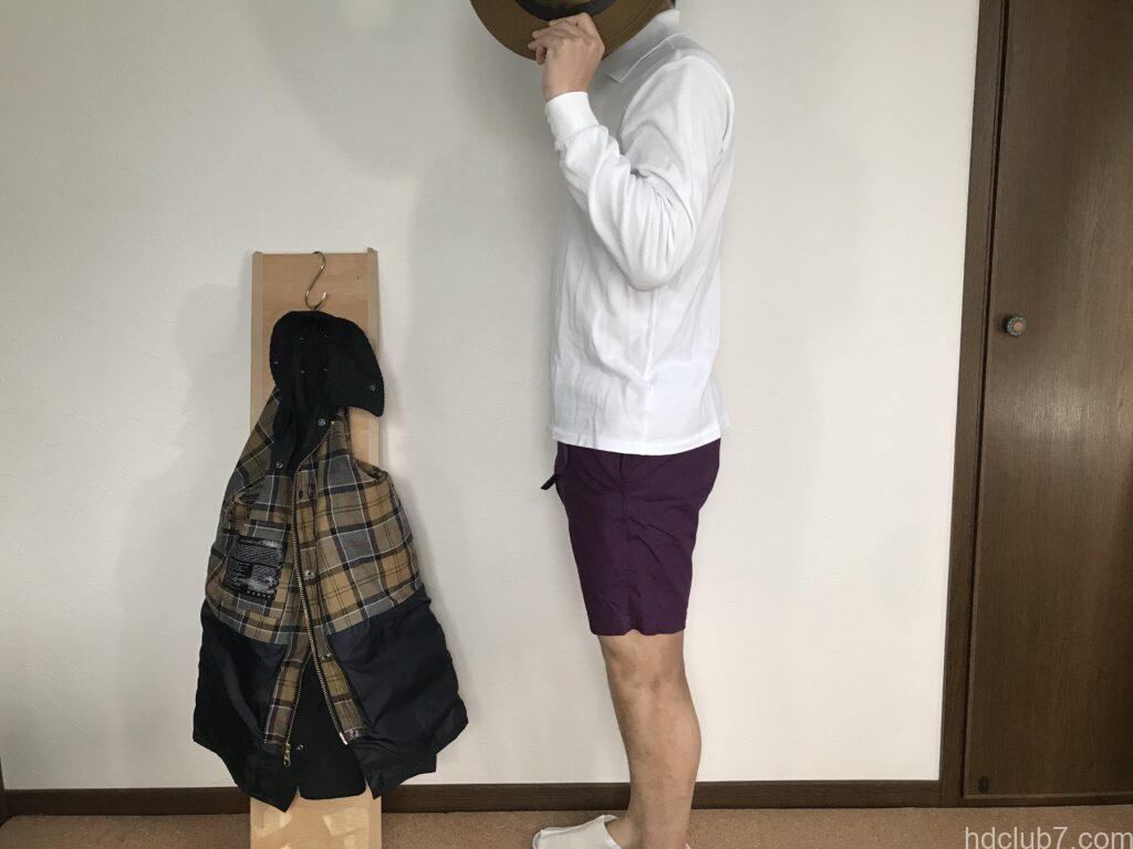 グラミチのウェザーNNショーツを履いた男