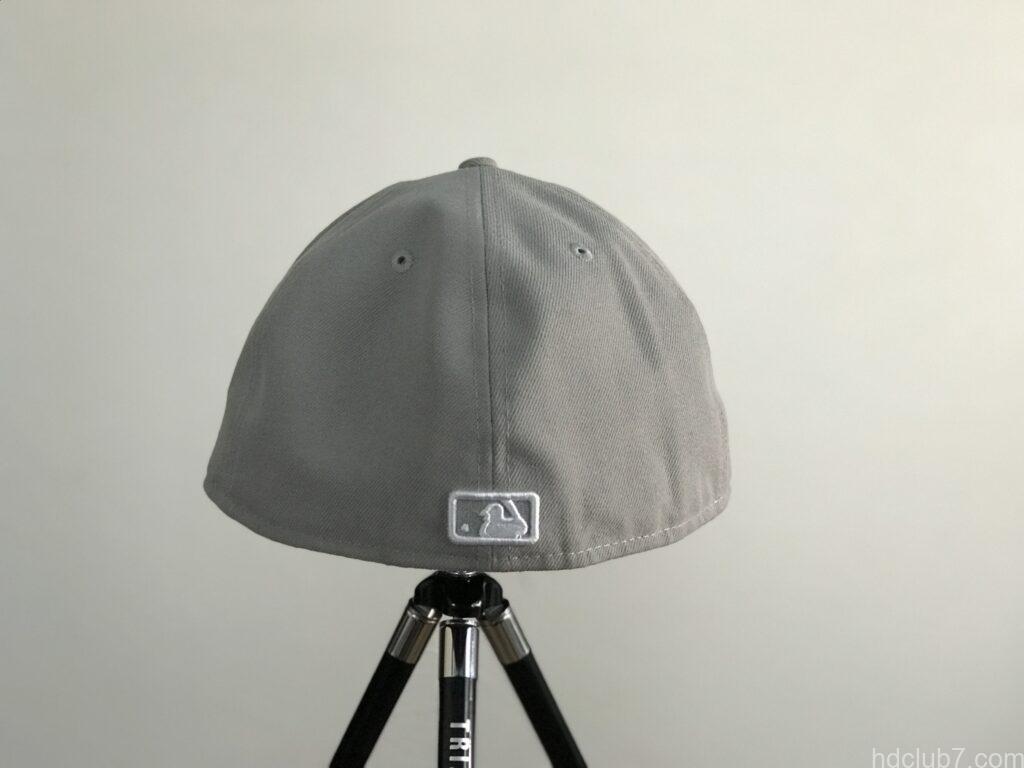 購入直後のニューエラのキャップ59fiftyの後ろ