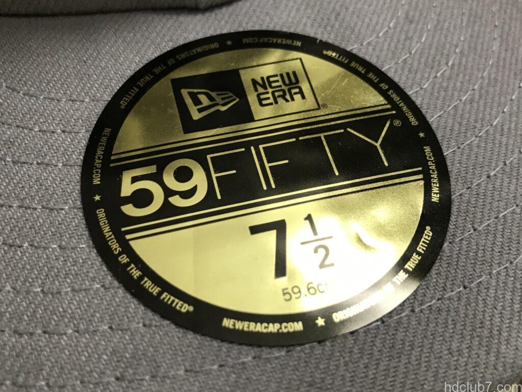 洗濯前のニューエラのキャップ59fiftyのシール