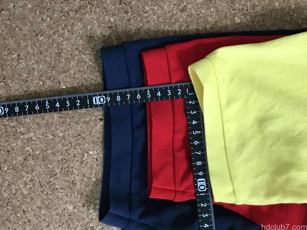 ラコステのポロシャツが重なっている