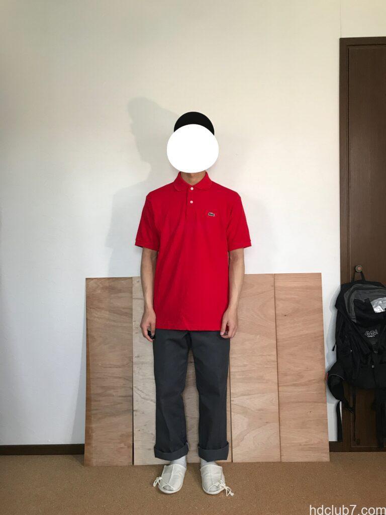 3度洗濯したラコステのポロシャツL1212のサイズ5とディッキーズ874を着た人