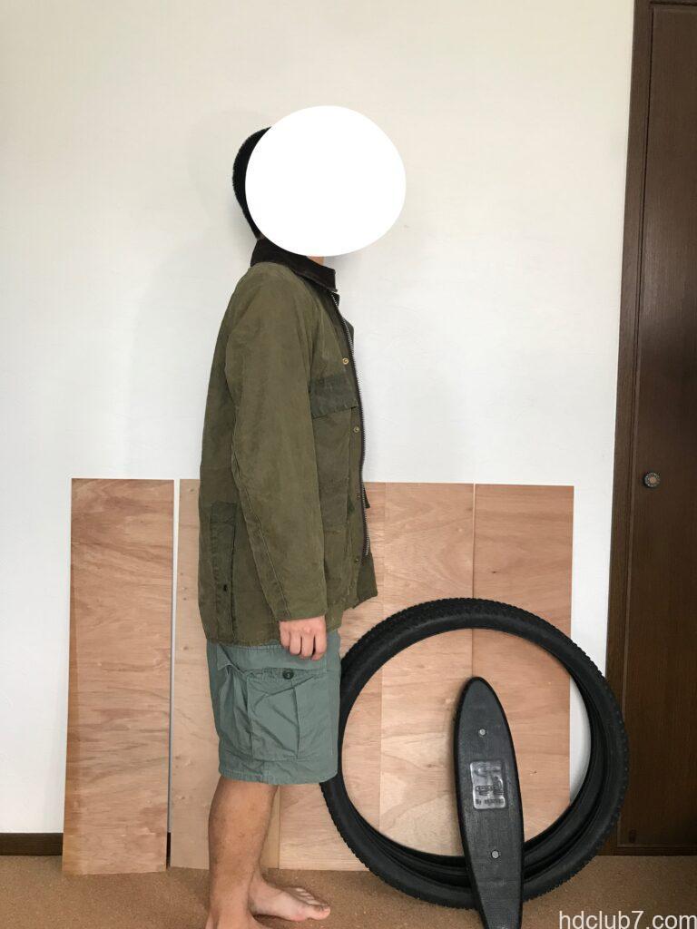 洗濯後のバブアーのビデイルとラコステのポロシャツを着た人