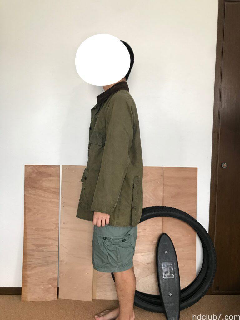 洗濯後のバブアーのビデイルとラコステのポロシャツを着た人