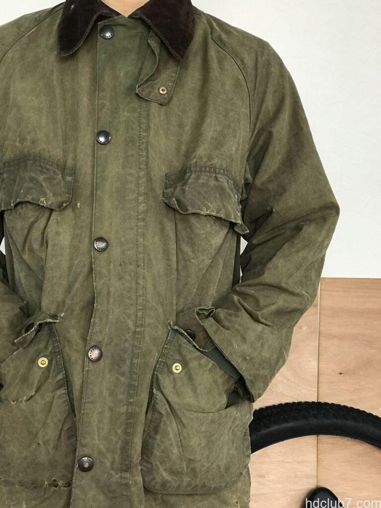 オイル抜き後のバブアーのビデイルを着た人