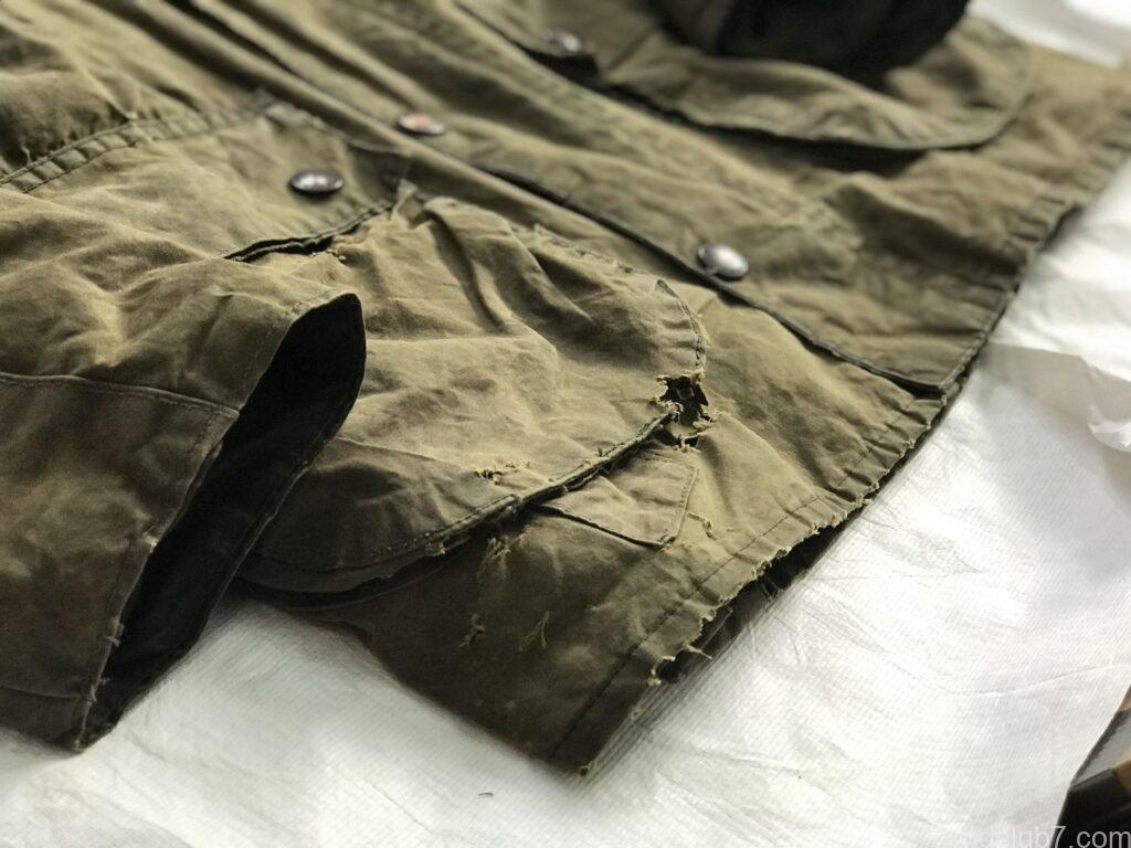 洗濯してオイル抜きされたバブアービデイルの腰回り