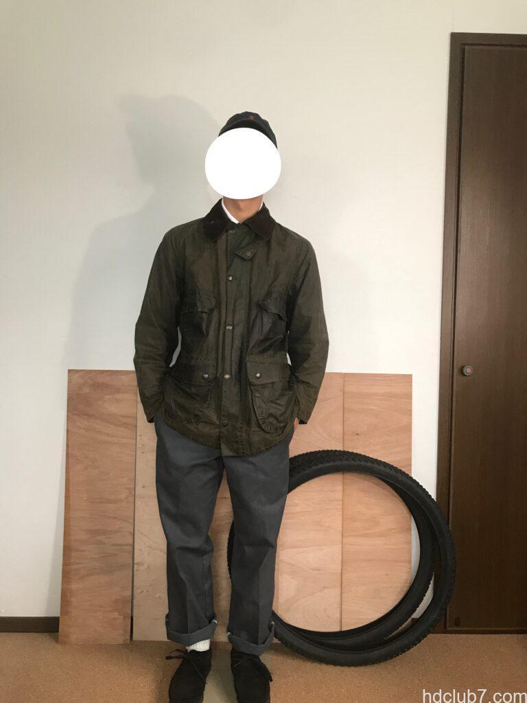 2ワラントのバブアービデイルとラコステのポロシャツとディッキーズの874を着た人