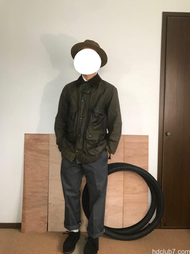 2ワラントのバブアービデイルとラコステのポロシャツとディッキーズの874を着た人