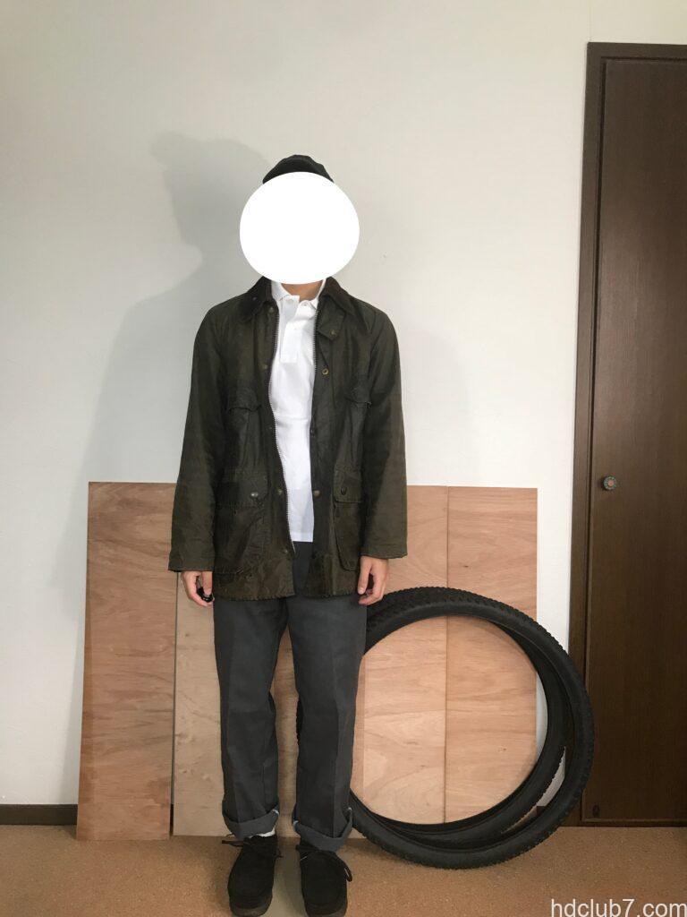 2ワラントのバブアービデイルとラコステのポロシャツとディッキーズの874を着た人