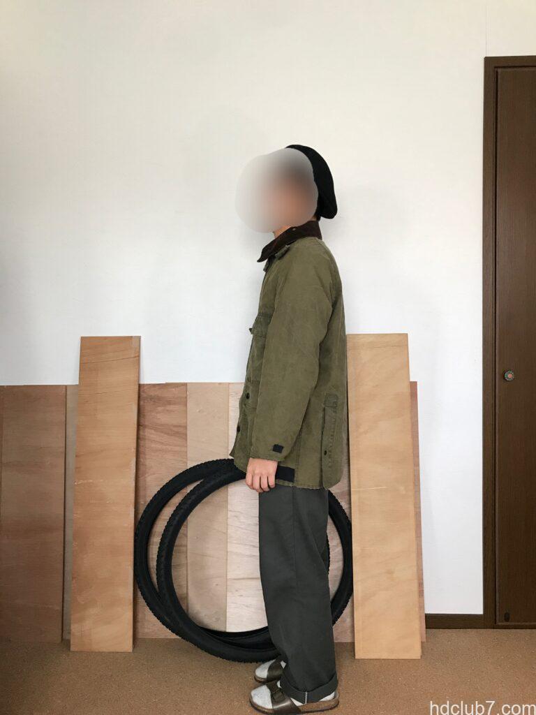 リペアされたバブアービデイルを着た人