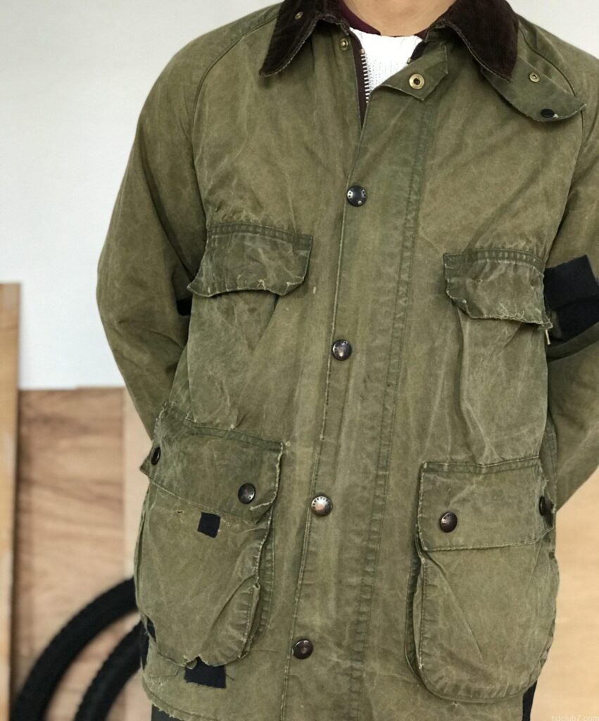 リペアされたバブアービデイルを着た人