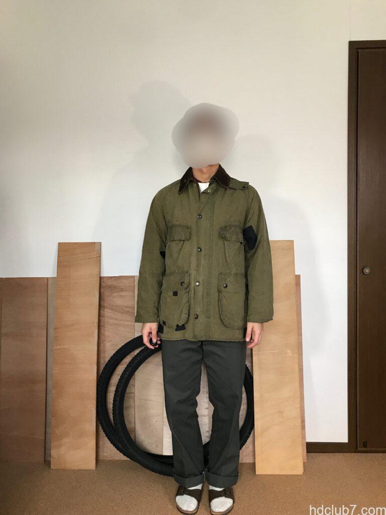 リペアされたバブアービデイルを着た人