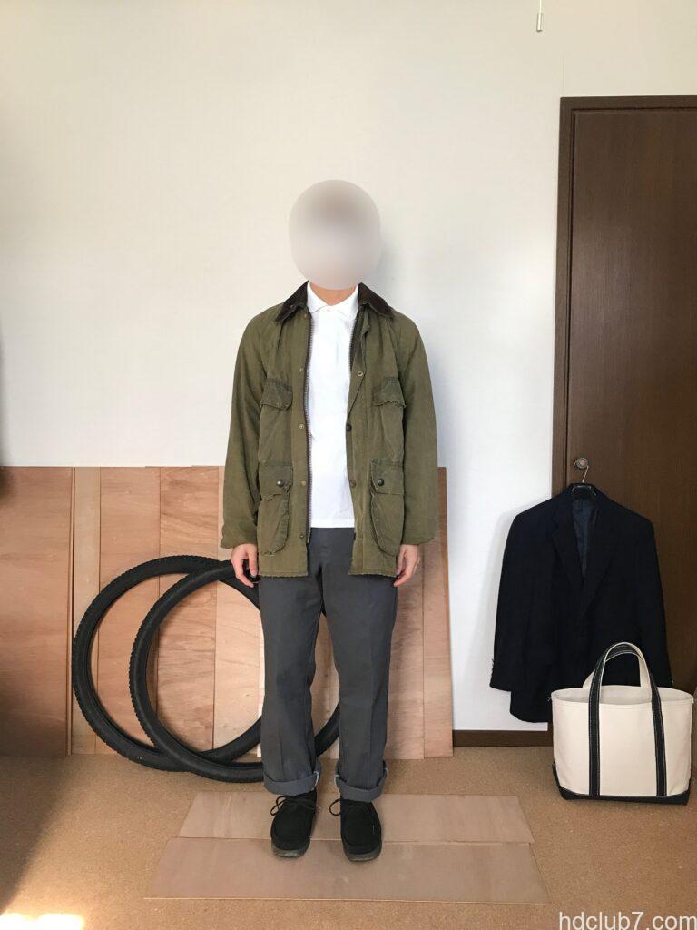 ラコステの長袖ポロシャツL1312にバブアーのビデイルを羽織った人