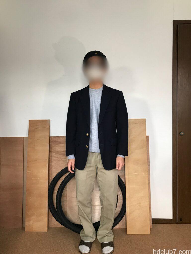 チャンピオンのスウェット、エコフリースとディッキーズ874を着用した人