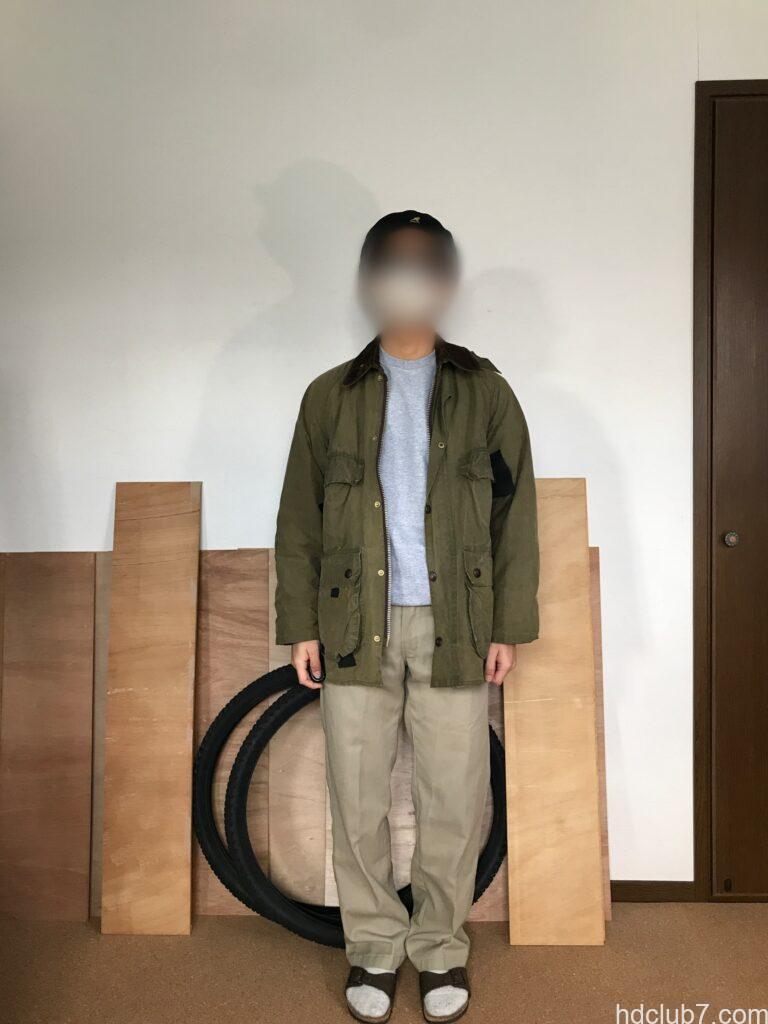 チャンピオンのスウェット、エコフリースとディッキーズ874を着用した人