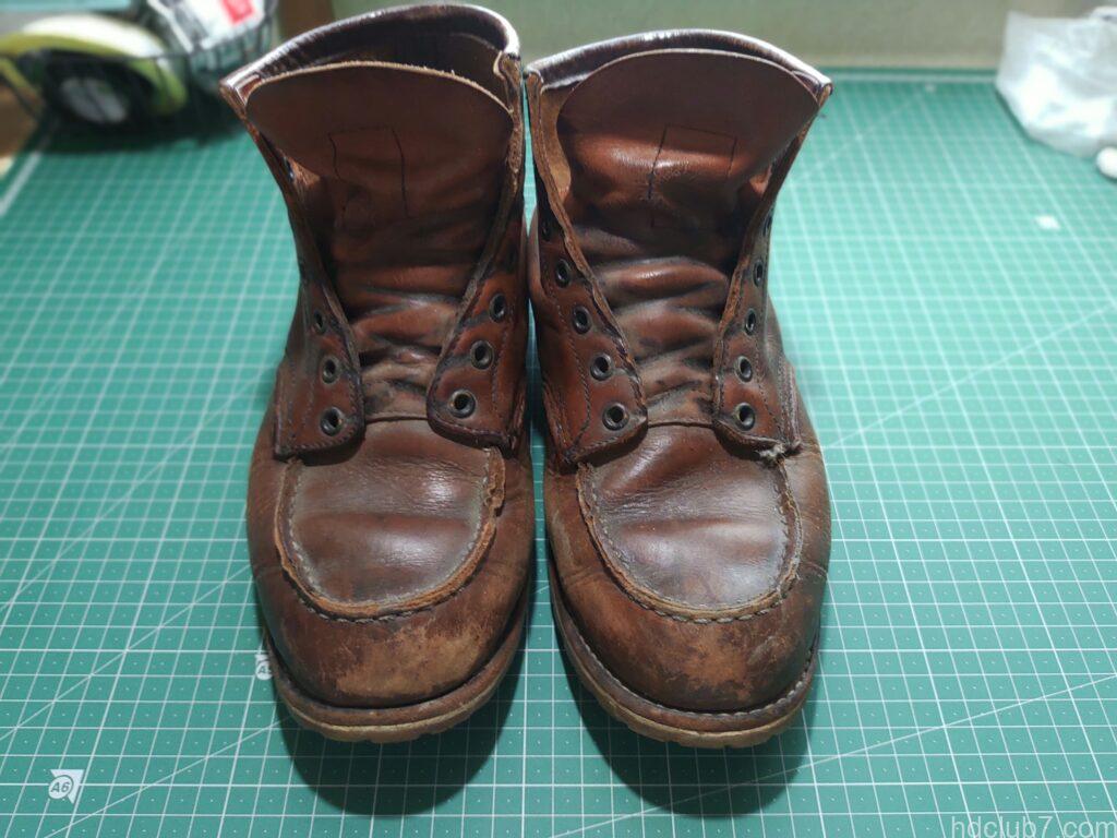 ホコリを被ったレッドウィングのアイリッシュセッター、875