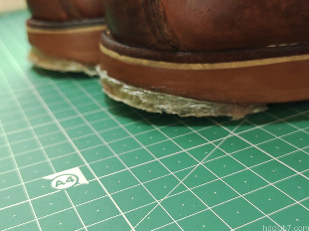 レッドウィングのアイリッシュセッター、875のかかとをシューグーで補修した跡