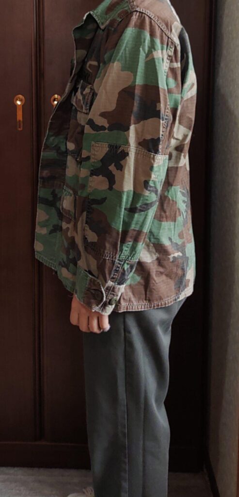 BDUジャケットを着た人