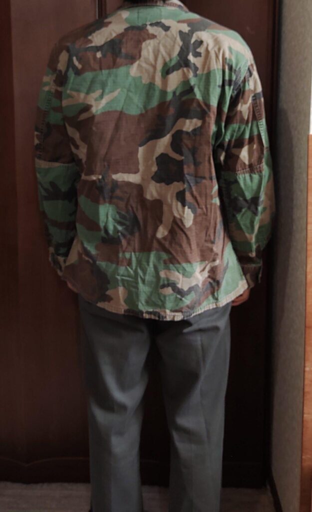 BDUジャケットを着た人