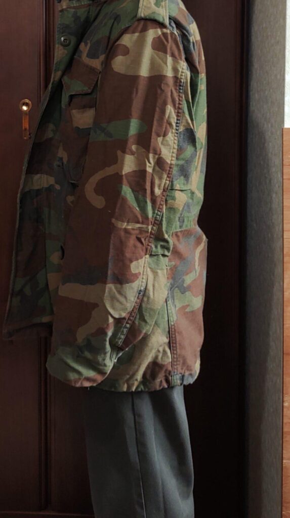 M65フィールドジャケットを着た人