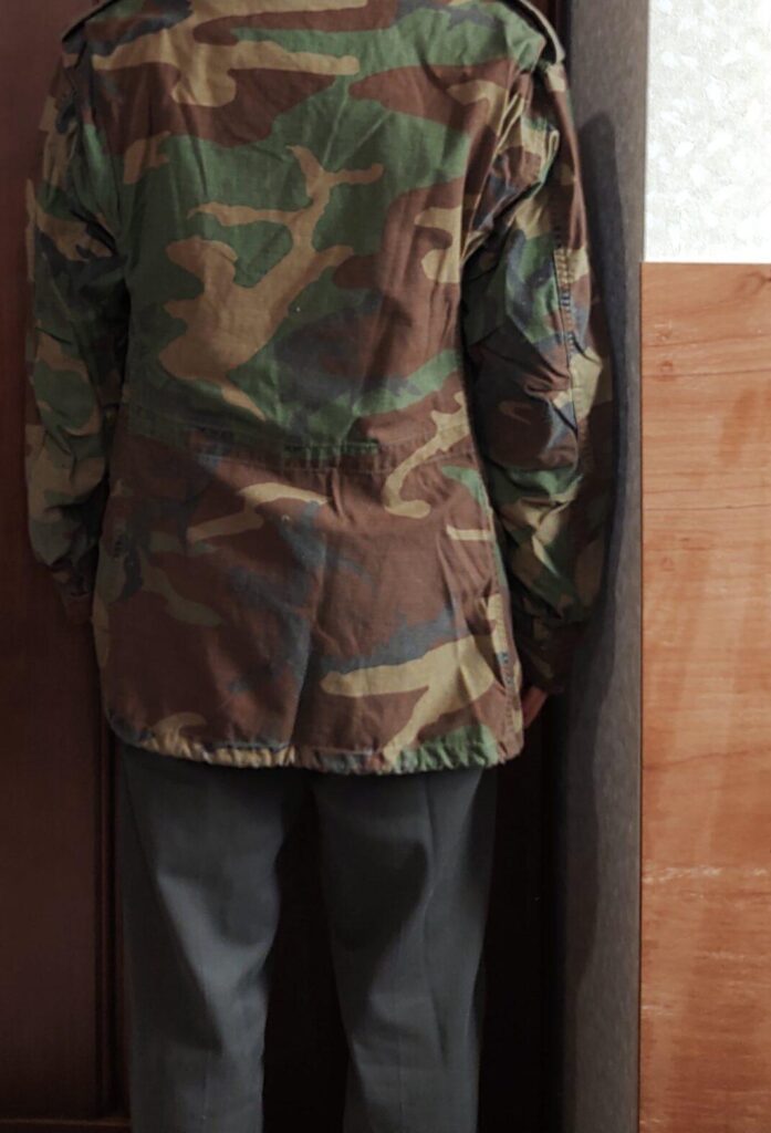 M65フィールドジャケットを着た人