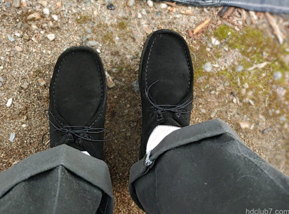 靴紐をatwoodのマイクロコードに交換したクラークスの黒ワラビー